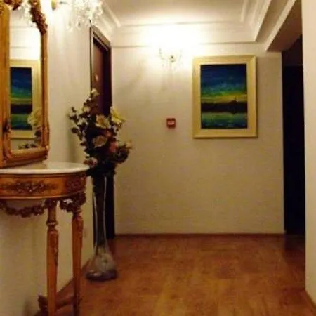 Hettie Hotel